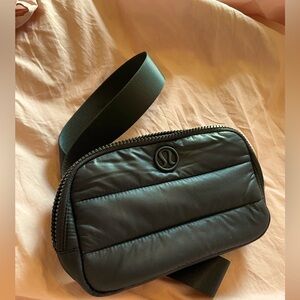 Lululemon puffer fanny pack